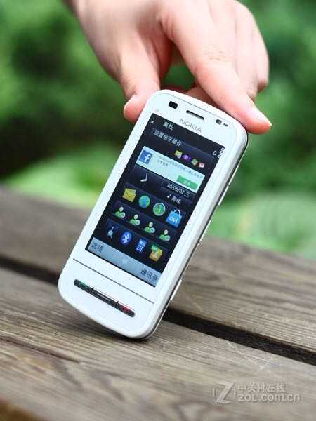 诺基亚c6-00,2010年上市的,本人用过的第一款智能机.