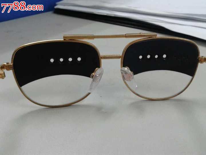 你再上某宝搜索小孔眼镜 还三年物理学研究,真是傻子太多都忽悠不