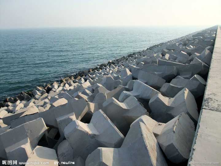 海岸边常看见的这种形状的石头有什么作用 知乎