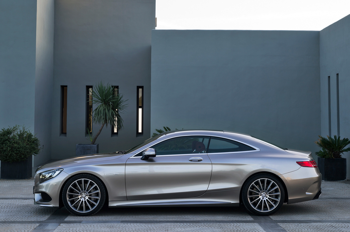 单门的轿跑双排座中后排的人上车极其不方便,为什不把车门设计的大