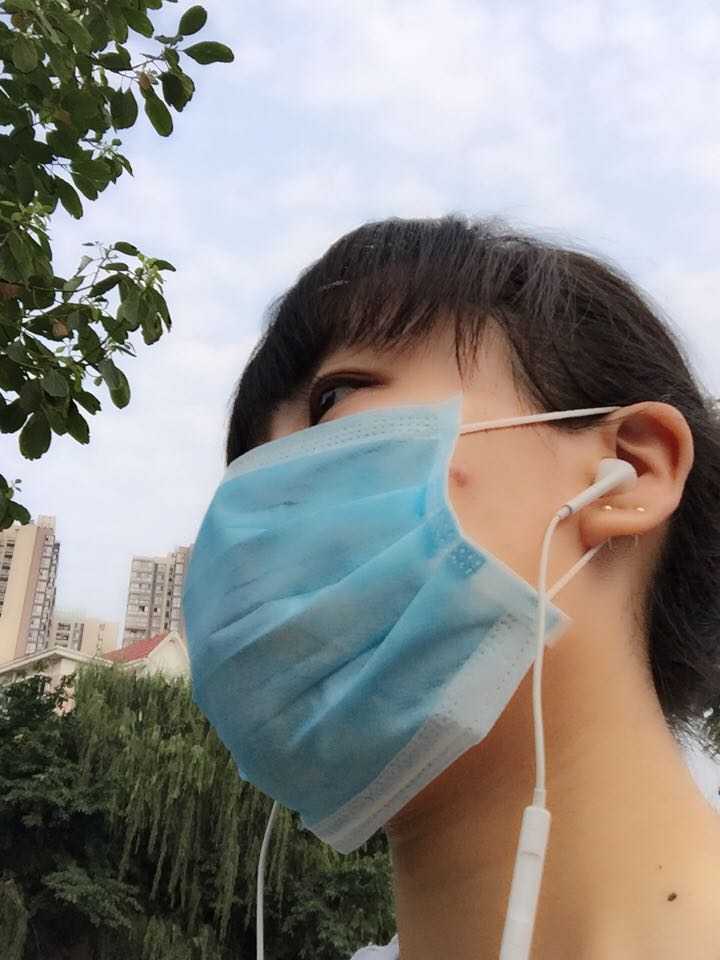 得了湿疹,满脸疙瘩,戴了口罩都遮不住,你说我是戴还是不戴?