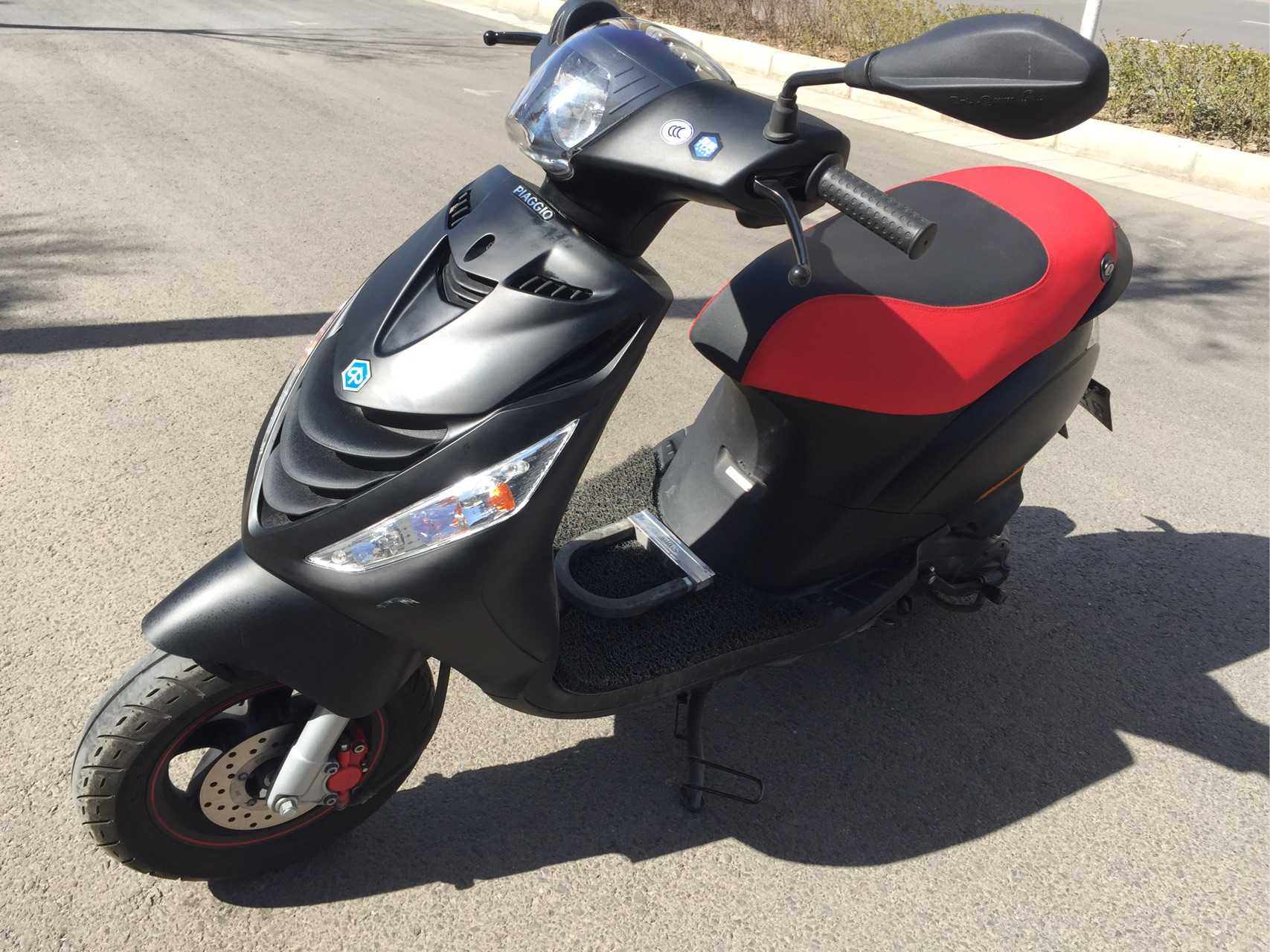 比亚乔zip100,小巧灵活,动力足.极速下坡路最高跑到80,一般70没问题.