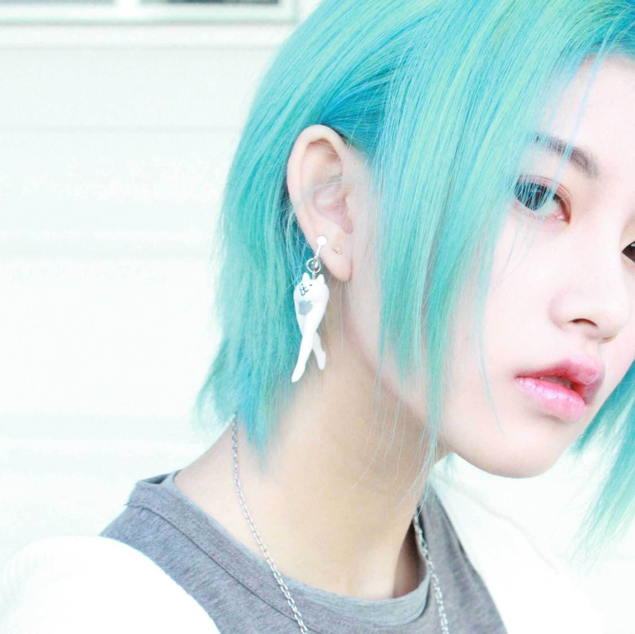 偷个图, 微博.@梁子玥越 蓝发完美   显示全部