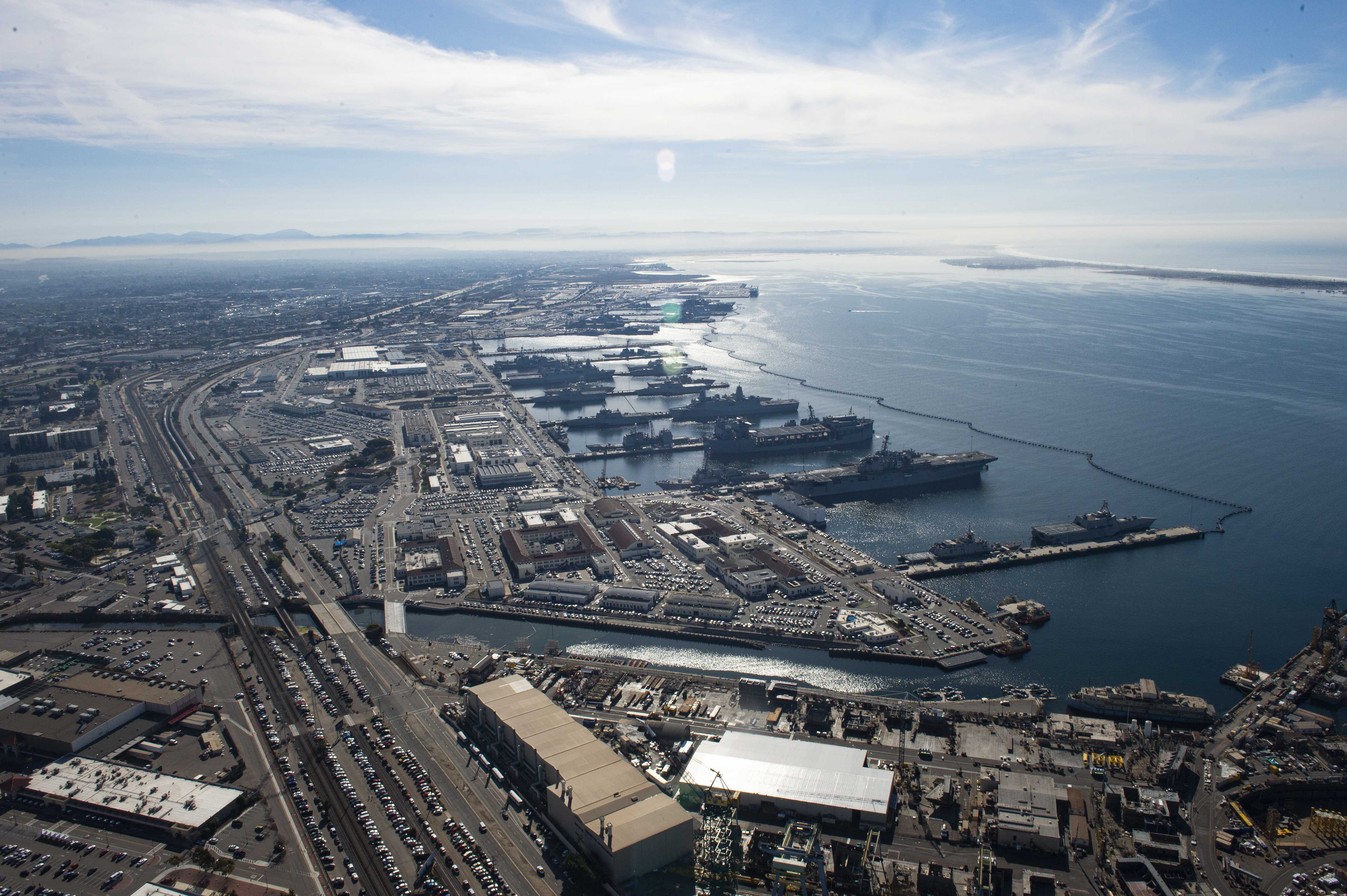 saturn v 的想法: 上帝压狗军港今年年初的航拍 - 知乎