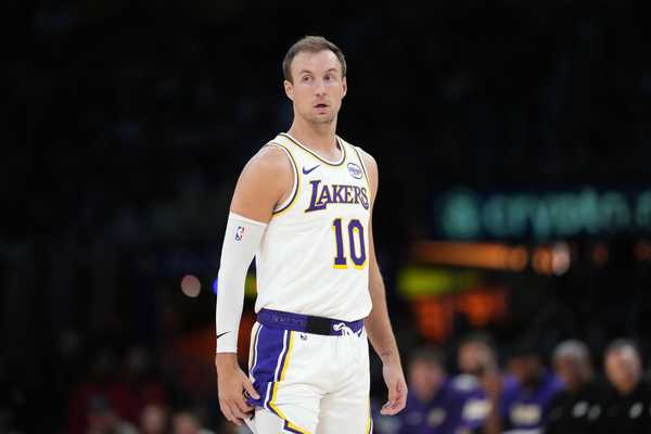 2526赛季NBA常规赛湖人 128:134 独行侠，如何评价这场比赛？