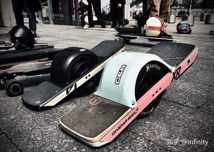 由于疫情关系,最近带着我的onewheel pint去了不少地方,外滩,武康大楼