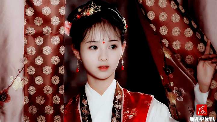 陈舒宜在上一版演的元妃赚足了我的眼泪,这次演晴雯也有股子泼辣劲