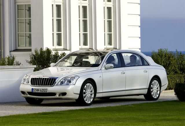 白色? 迈巴赫 62s landaulet?