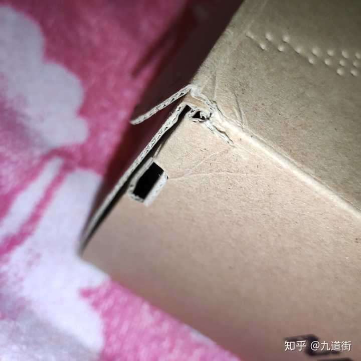 毒现在出售实战鞋鞋盒微瑕疵能过吗?