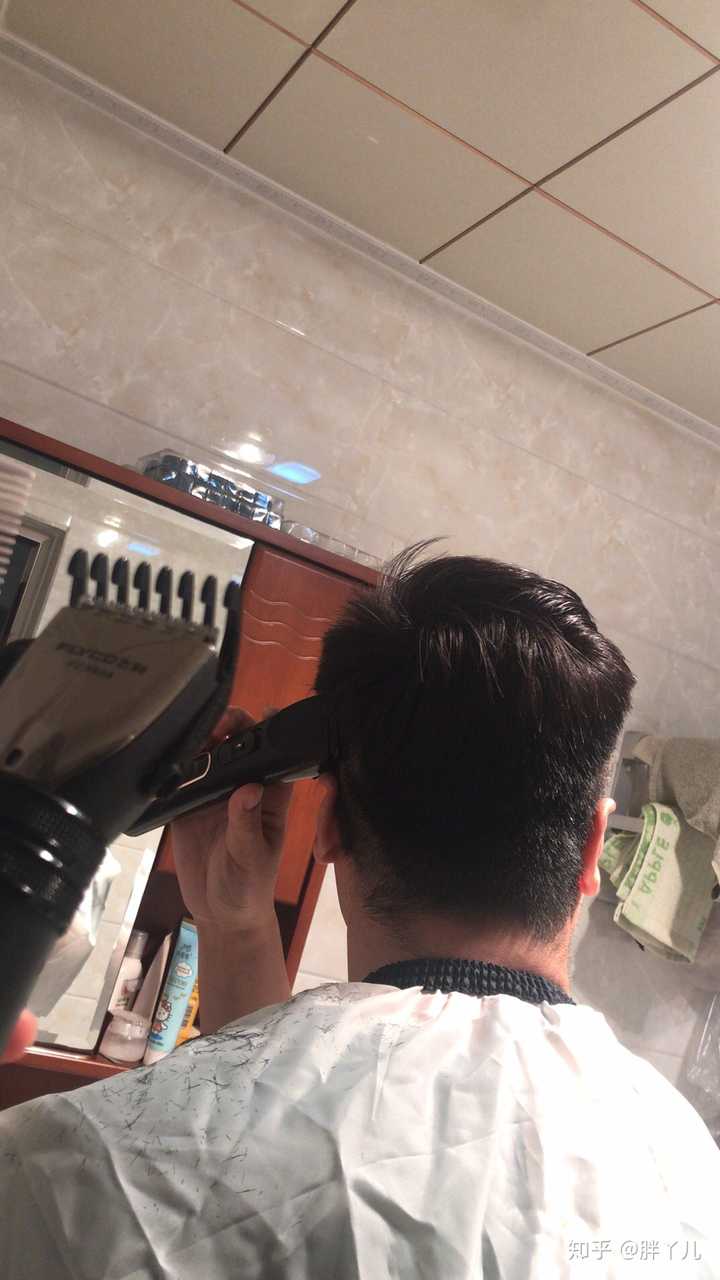 疫情期间有没有在家自己理发的?有的话大家踊跃上图上视频呀?