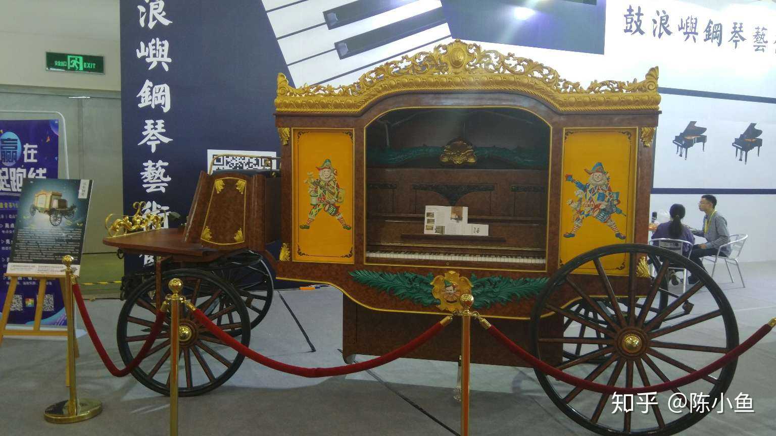 马车钢琴,脑补了一下有钱的吉普赛人的音乐生活