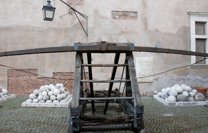 为何千磅绞盘弩与百磅长弓的威力是近似的?