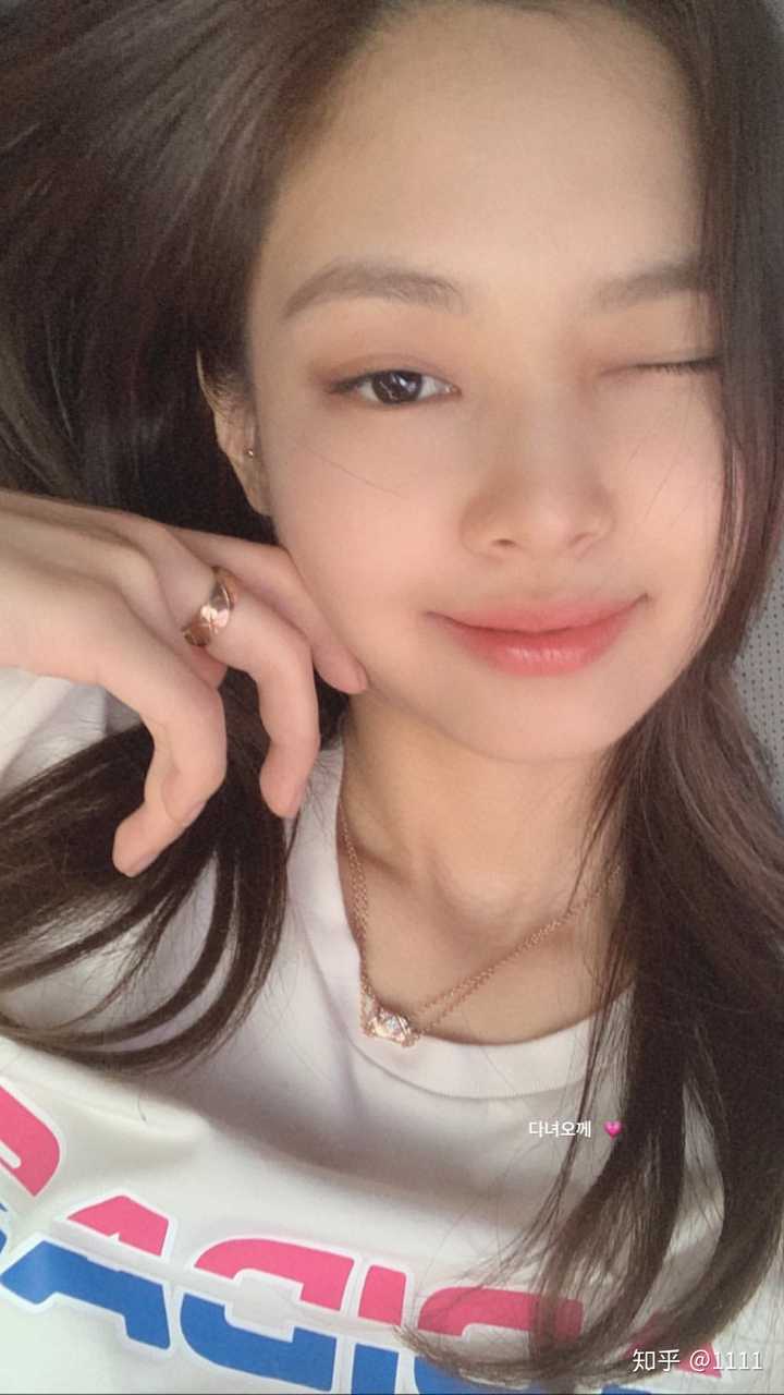 blackpink的jennie 和(g)i-dle的徐穂珍都是圆脸 但是为什么看起来