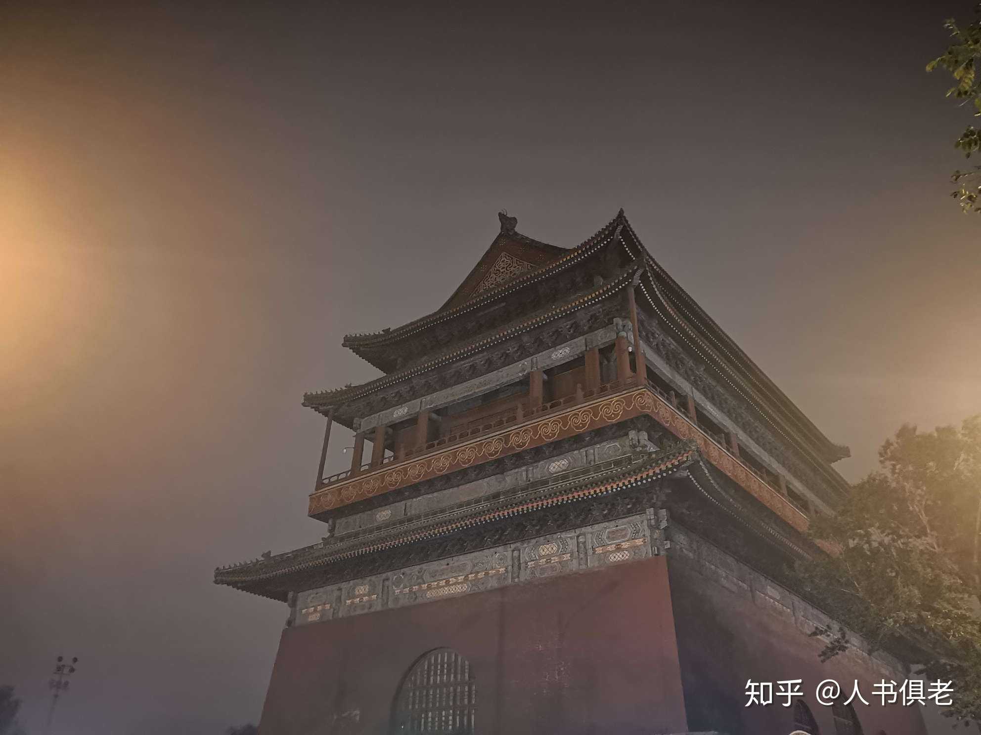 千嶂里 长烟落日孤城闭