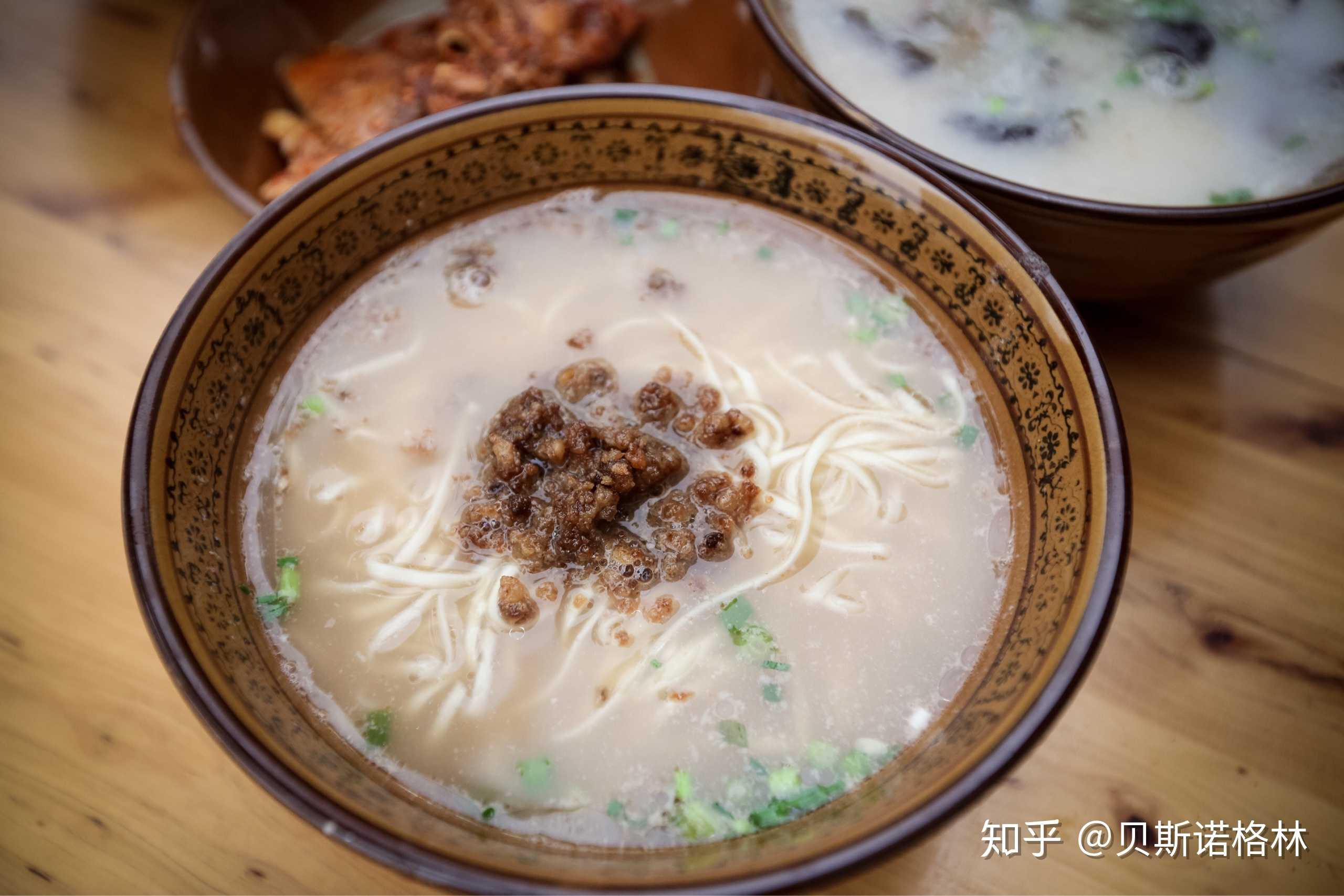 邛崃一日游:)甜皮鸭,奶汤面,肉粽,萝卜干,杨牛肉.