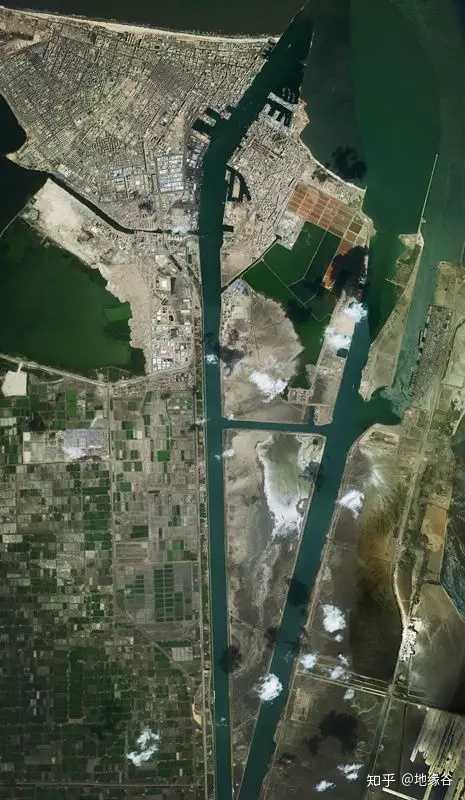 苏伊士运河北段卫星图像