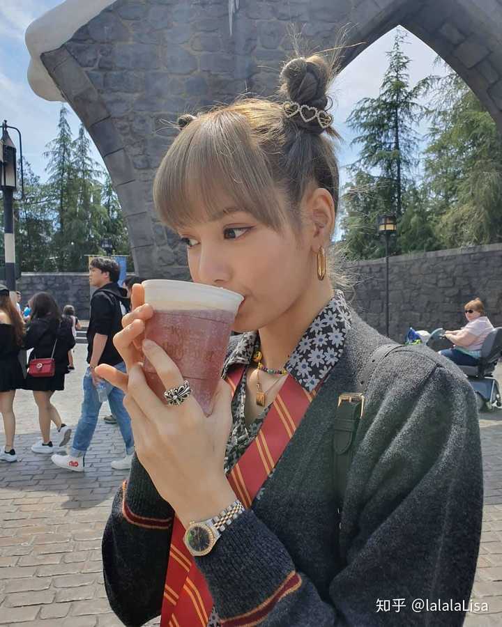 blackpink的lisa的身材在女團中是什麼水平?