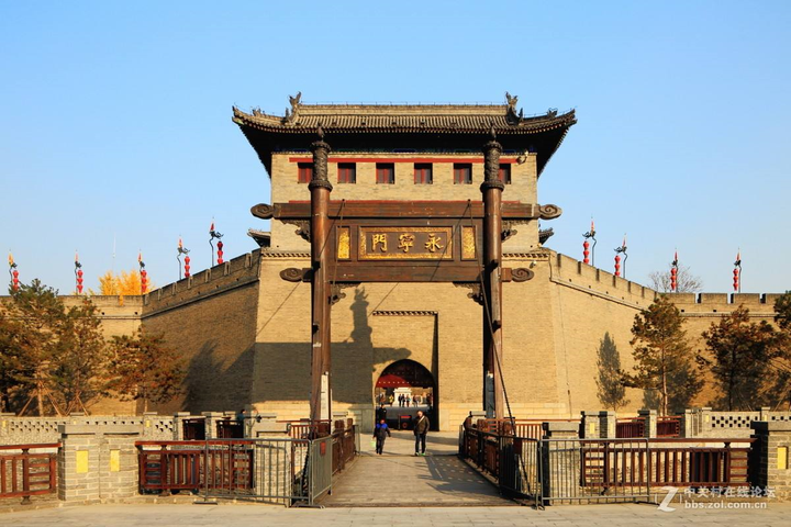 请问下图是西安城墙的哪个城门?是同一个城门吗?