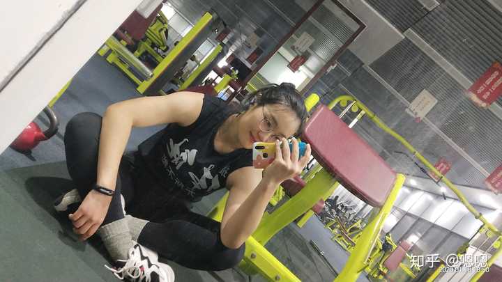 172cm 120斤的女生算胖吗?