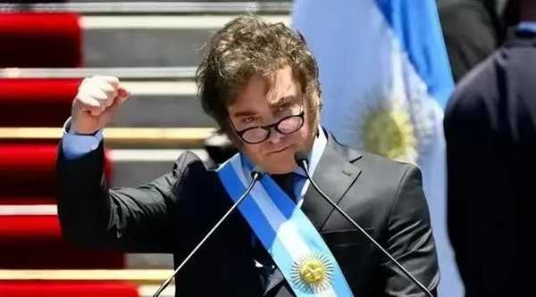 西班牙宣布永久撤回驻阿根廷大使，此前阿根廷总统米莱称西班牙首相的妻子腐败，并拒绝道歉，如何看待此事？