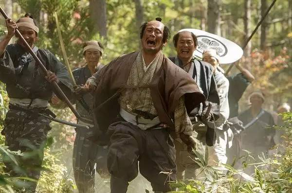 老爹真田昌幸(草刈正雄 饰),专业坑队友,坑老婆,坑儿子.