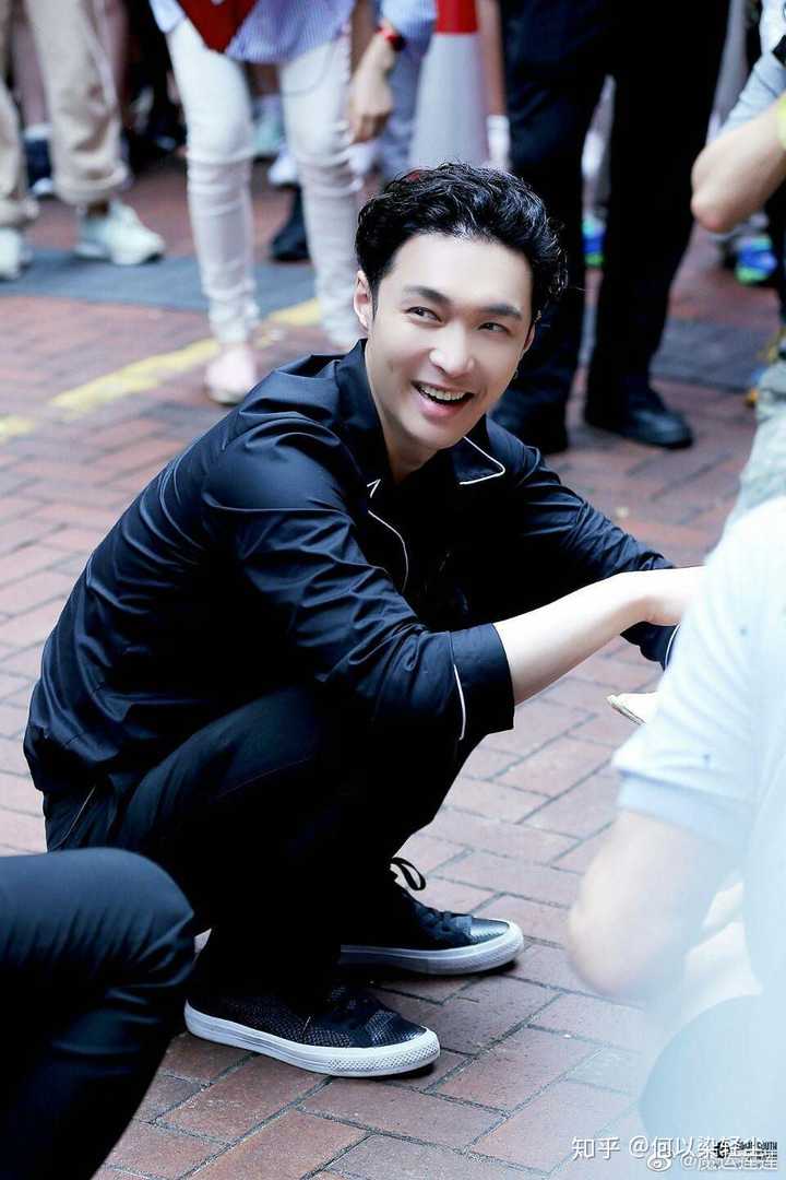 有没有张艺兴的图片,笑得很开心,尤其是对着镜头笑的那种?