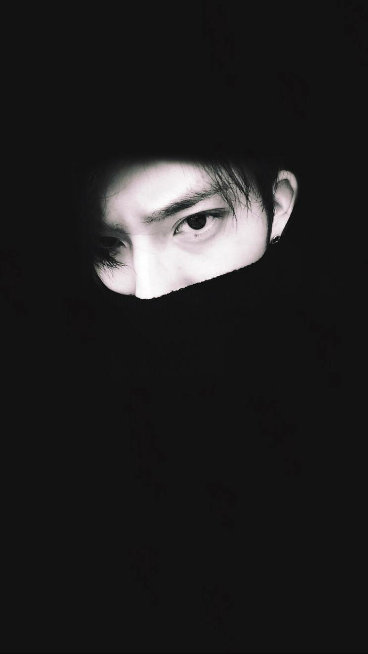 有哪些适合做手机壁纸的黑底色图片?