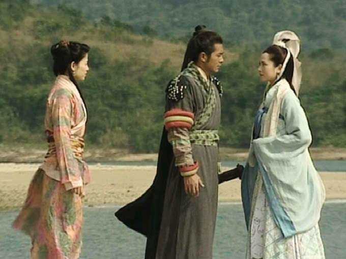 当然,要是按照剧里的时间先,应该是金轮法王穿过项少龙的衣服. 嗯