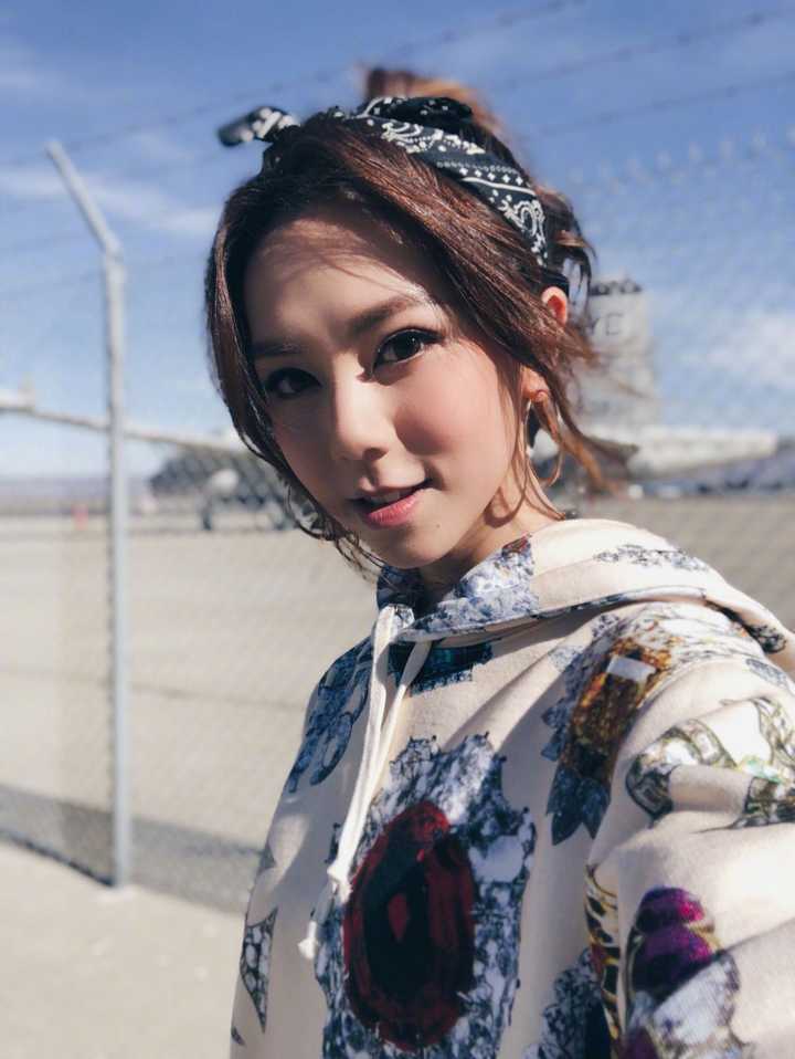 邓紫棋是不是隆鼻了?