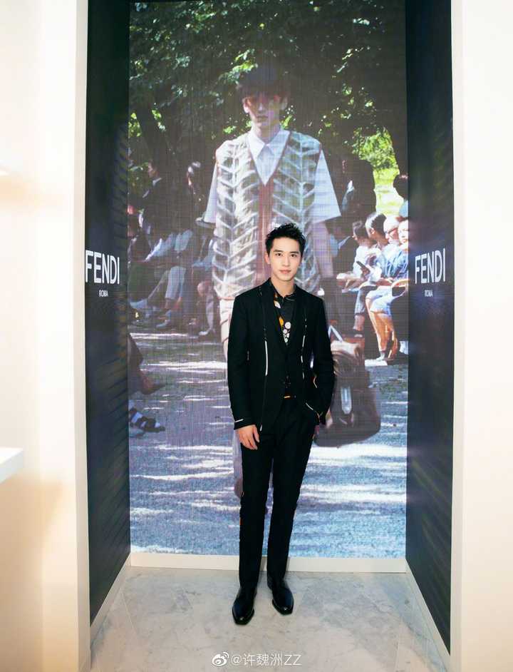 如何评价许魏洲在新浪时尚风格大赏上的镂空西装?