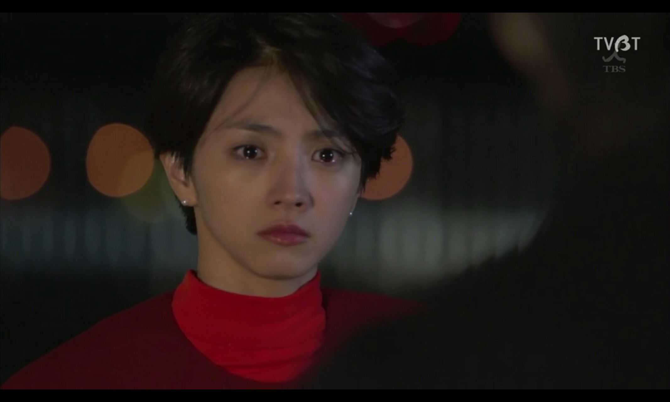 最近在恶补她之前的剧,看到《对不起,青春》天台告白这一段的时候饶是