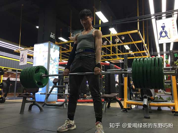 男生卧推80kg,硬拉160kg,深蹲140kg是什么水平?体重72kg,身高179.