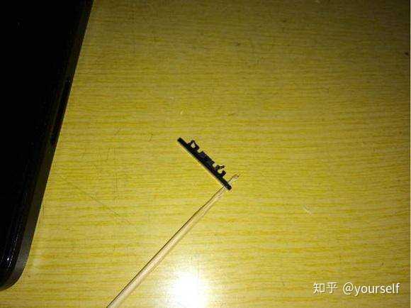 家里开手机卡的小针没了,还有什么办法能把手机卡拿出来不?