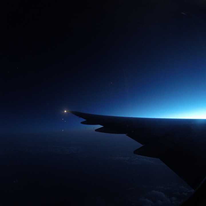 关于前几天微博上很火的一张晨昏线的照片,可信吗?