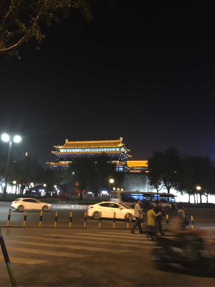 西安粉巷夜晚图片