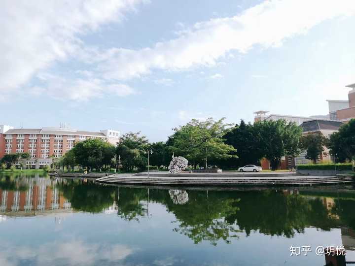 福建师范大学的宿舍条件如何?校区内有哪些生活设施?