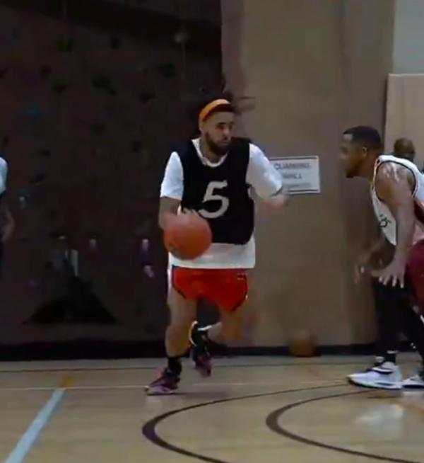 唱跳 rap 篮球，如何看待 CBA 南京同曦签下 41 岁说唱歌手 J.cole 作为球队的外援？