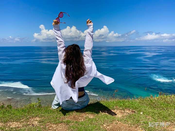 女人旅游就是为了拍照图片