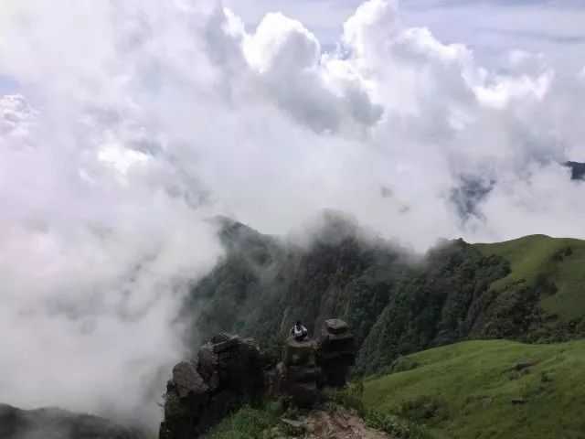 山是怎么样的 v2-331b096ba5e5dec2eeb9c142b9ff9f37_hd.jpg