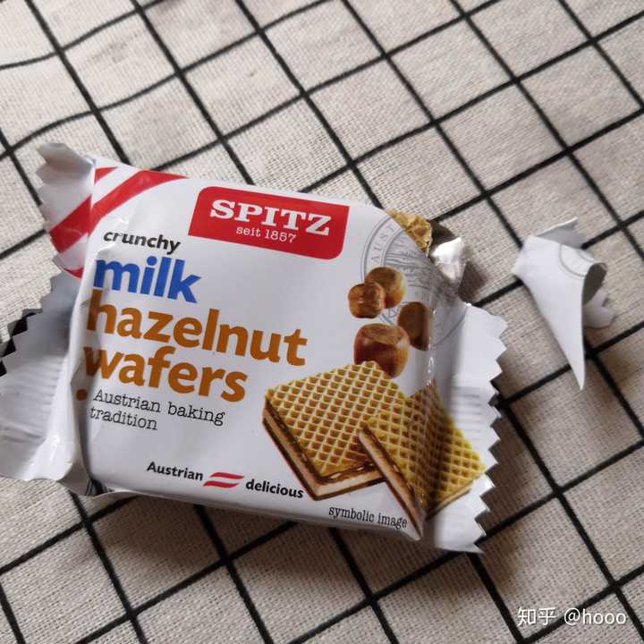 良品铺子的烤巧克力 巧克力燕麦曲奇饼干  spitz威化饼 无意中买的 吃