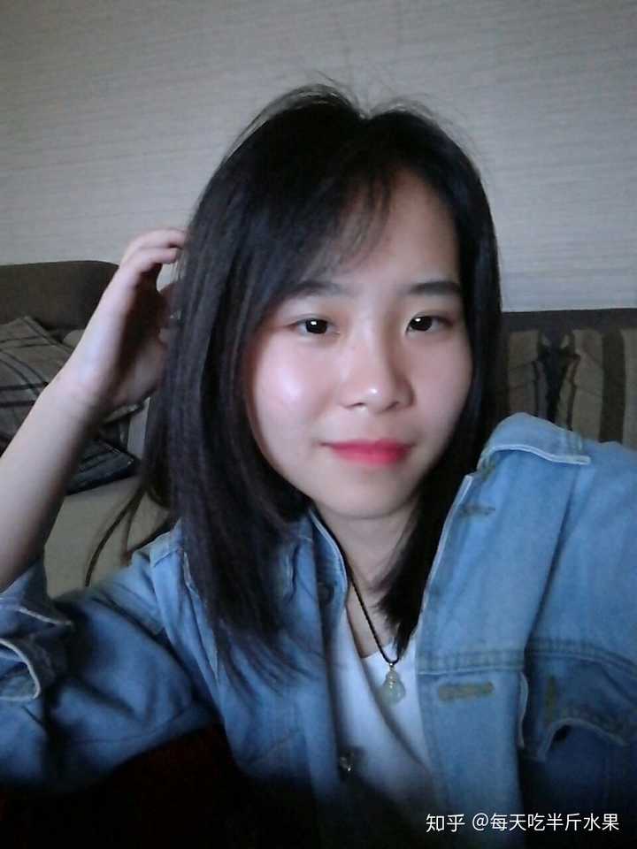 很正常的一个小女生吧  我当时就只是想把头发稍微卷点 很自然的那种