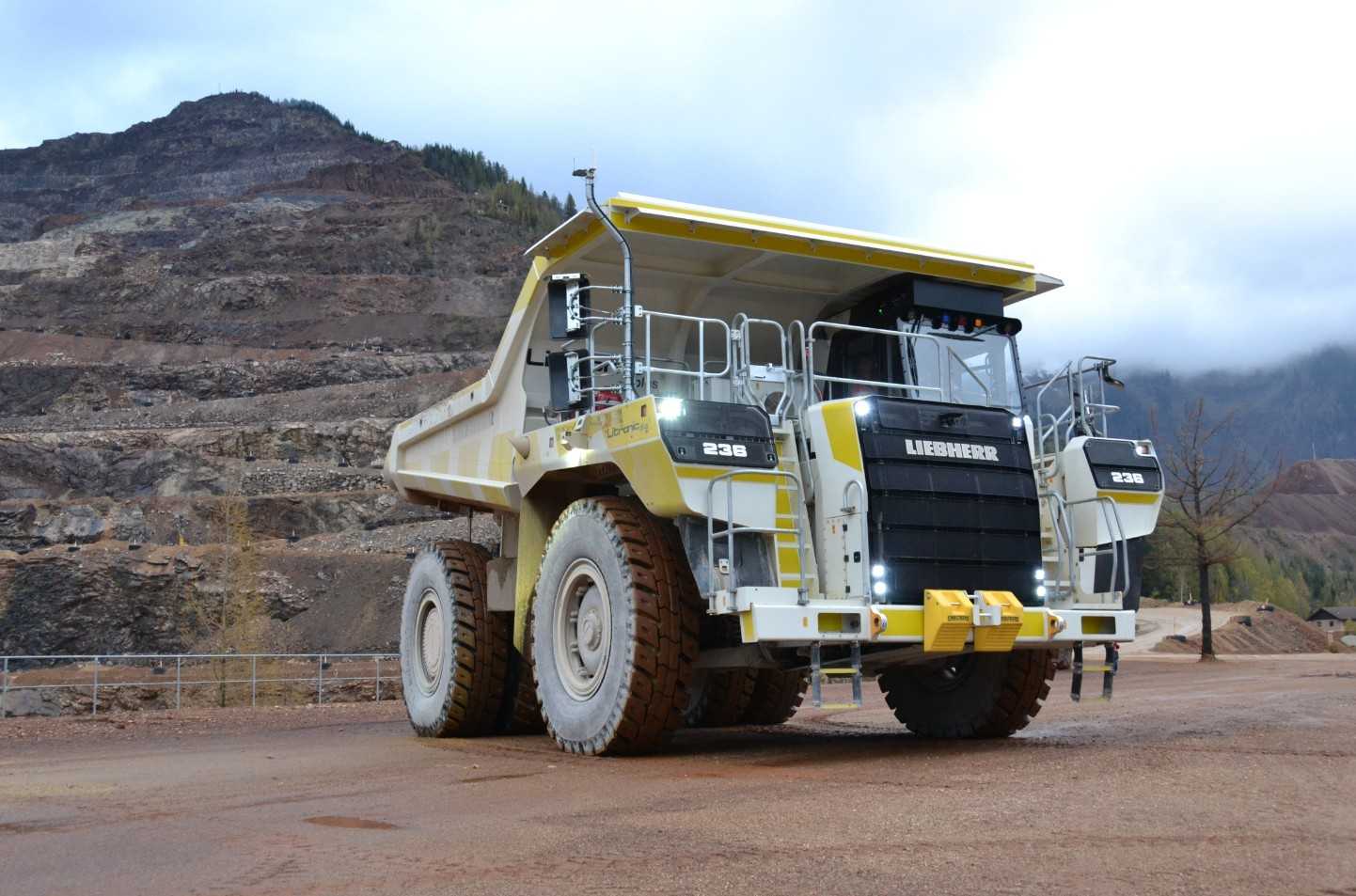 利勃海尔出品 矿用卡车系列 t236 整备质量80吨卡特皮勒出品 非公路