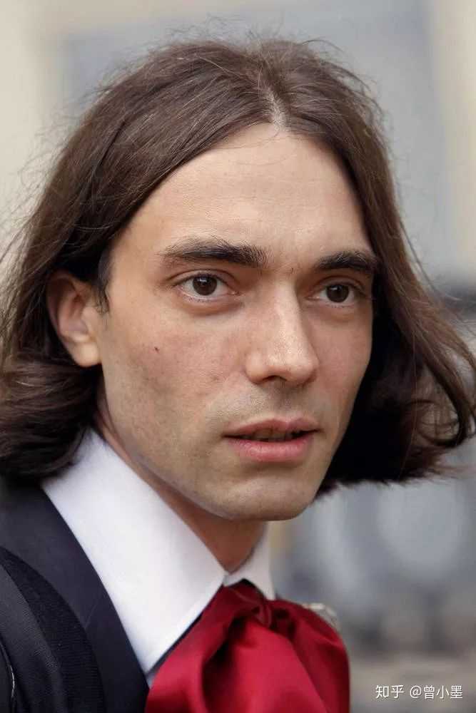 莫名长得像另一位中世纪的文学家