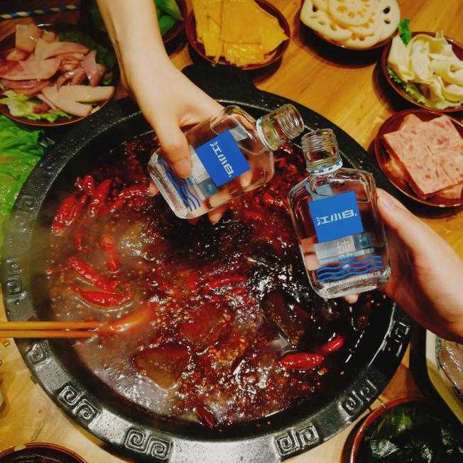 马上冬天了江小白配火锅怎么样