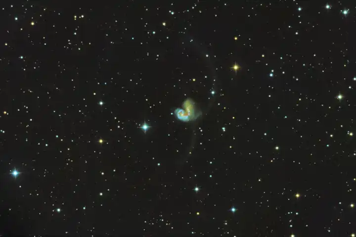 ngc4038/ngc4039 ngc4038及ngc4039是一对扣人心弦的星系.