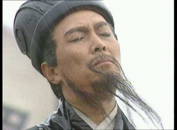 在赤壁鏖战中周瑜几次想杀诸葛亮,在周瑜死后诸葛亮为什么会如此痛哭