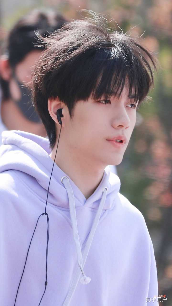 如何评价创造营2019的张颜齐