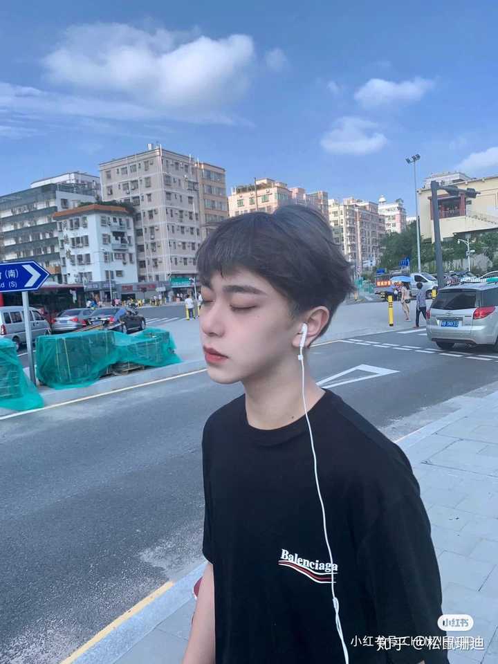 什么蓝色系的颜色适合男生染发?