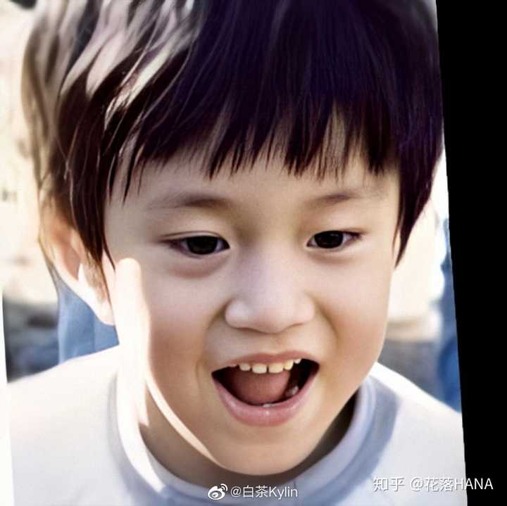 但有个叫李栋旭的男的,绝对能经得起时间的考验 这男的小时候长这样