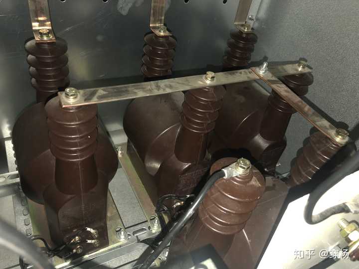 电压互感器4pt和3pt主要区别是什么在设备上怎么判断是4pt还是3pt